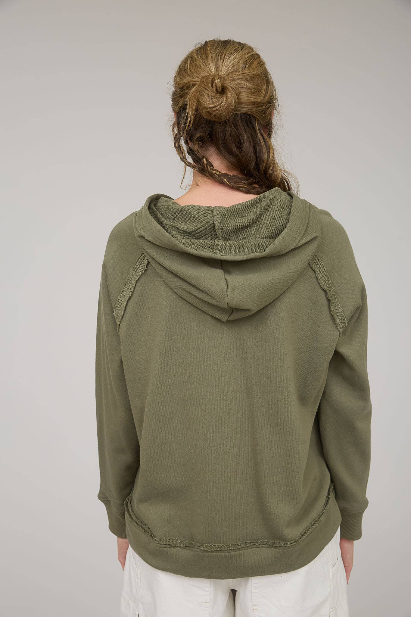 HOODED V NECK RAW EDGE LONG SLEEVE KNIT TOP